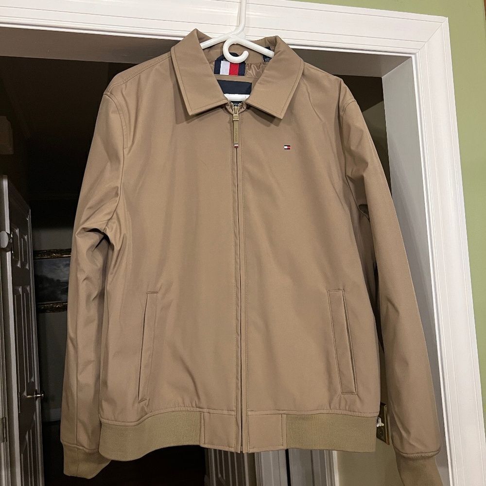 NWOT Men's Tommy Hilfiger The Flex Water Resistant Bomber Style Jacket Sz LARGE